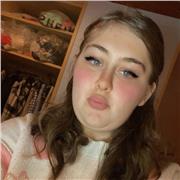 Ragazza appassionata di letteratura italiana ,molto brava e sempre pronta ad aiutarvi